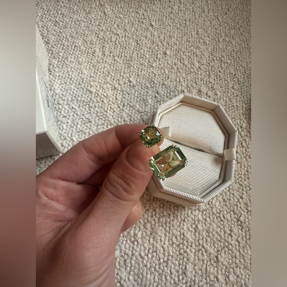 Swarovski Crystal toi et moi ring green emerald cut stones new in box never worn - Picture 10 of 10